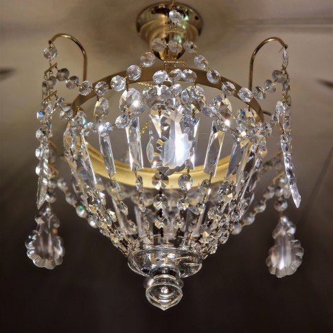 Panier en cristal pour le plafond bas du couloir de l'hôtel