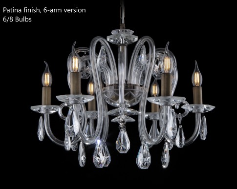 Lustre design à 6 ou 8 branches, composé de verre sablé et de cristaux en forme d'amandes ornés de découpes géométriques