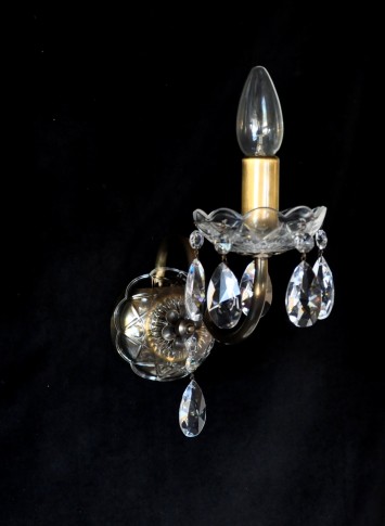 One arm crystal wall light with metal arm & cut almonds - ANTIK brass
