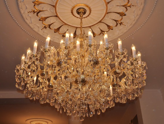 Maria Theresa chandelier 40 candle bulbs