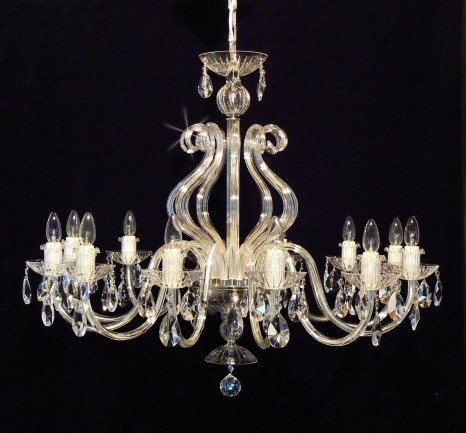The 12 arms crystalchandelier with large glass horns