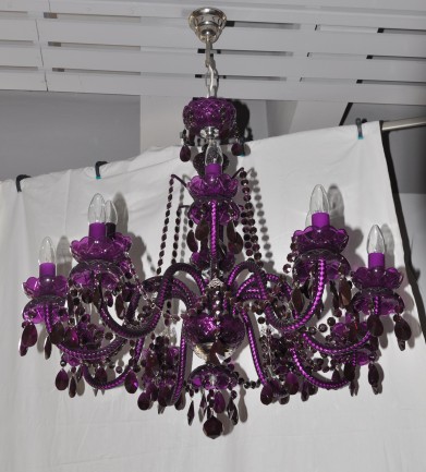 Lustre en cristal violet foncé