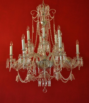 The 18 arms design crystal chandelier with crystal bells  & glass vases
