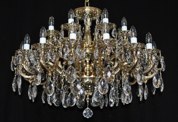 The solid 18 arms Cast brass crystal chandelier