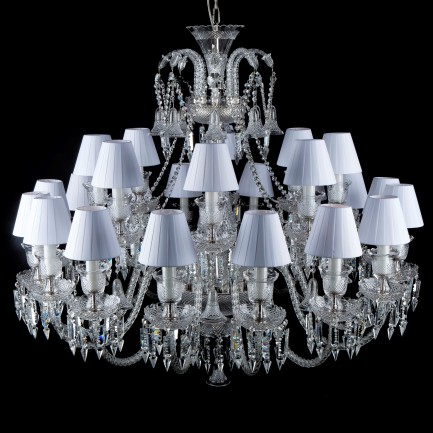 Lustre en cristal BACCARAT à 24 branches avec abat-jour